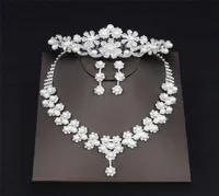 Pearls baratos Drop Rhinestone Joya de joyas de boda Collar Tiaras Coras Pendientes Corona Beading de tres piezas AC9601250