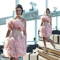 2017 Fancy Noble Pink Short Short Homecoming Dresses Strapless com vestidos de baile de penas com z￭per com z￭per vestido de coquetel personalizado P7499043