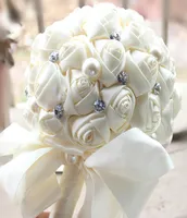 2017 Barato Cream Bodal Boded Bouquets Pearls Rhinestone Artificial Bridal Bouquets Beads Satin Rose Bridesmaid Flowers1867528