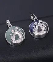 Qimoshi niedliche Kristall Doppelkatze spielen Doppelseite Anhänger Halskette Natursteinmondpaar Schmuckgeschenk weibliche Tier Halskette4452822