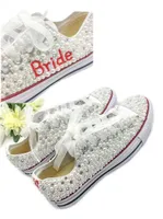 Chaussures de mariage de style country Femmes Cristaux faits à la main Perles baskets Bridal Flat Chores toile Plimsoll Bridesmaid Sneaker Shoes Siz9478358