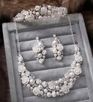 In Stock White Rose Pearl Bridal Jewelry Sets Halsklearringstiaras Kronen Strasshochzeit Accessoires2085596