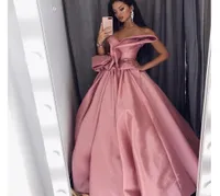 Pretty Aline Celebrity Prom Dresses Fashion Sweetheart ￤rml￶sa veck Ruched Satin Party Dress Glamorous Saudi Arabia Evening 6247787