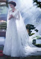 2019 New Long Tulle Bridal Jacket Wedding Cape ohne Ärmel WhiteIVory Ruched billig Boleros Wraps Schal mit Hof Train3347585