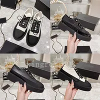 Designer Embroidered Casual Shoes Women Short Boots Lace Up Leather Shoe Small Fragrant Thick Soles Round Headed Martin Boots Cow Lacquered Size 35-41
