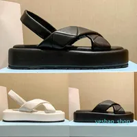 Designer sandale plate-forme monte