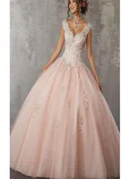 QuinceArA -klänningar dubbla remmar V Neck Ball Gown Vestidos de Quinceanera Keyhole Back Sweet 16 Floor Length3580905