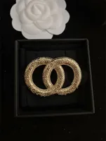 Premiumdesigners smycken C Brosch Pins 6 Letters Tryckt Luxurys smycken Kvinnor Fashion Broschs Br￶llopsfest H￶gkvalitativ varum￤rke