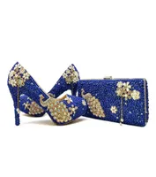أحذية زفاف بيرل الأزرق الملكي مع حقيبة مطابقة تصميم رائع الطاووس أحذية حفل الزفاف مع قابض 8131716