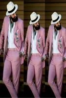 2022 Tuxedos rosa Ternos de peito duplo 2 peças Men039s Wear formal Groomsman Wedding Slim Fit Tuxedos Man Jacket Troushers