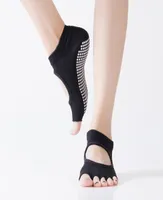 전체 2019 New Dighole Dispensing Professional Yoga Socks Ladies Nonslip 노출 발가락 등이없는 체육관 Fivefinger Socks Sports S5569516