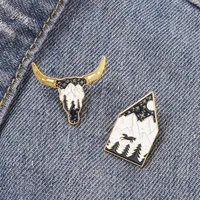 Animal Ox Head Night View Knapsack Brosches Unisex Alloy Mountain Tree Moon Lapel Pins For Camping Travel Emamel Badge Clothes Accessor335T