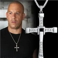 Naszyjniki wiszące szybko i wściekły 9 ​​naszyjnik religijny kryształowy krzyż Dominic Toretto biżuteria dla mężczyzn prezent300c