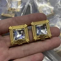 Retro emalj designade kristalltvitet ￶rh￤ngen stud banshee medusa huvudportr￤tt 18k guld pl￤terad kvinnors grekland slingrande m￶nster des243s