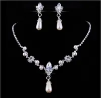 2018 Crystal Drop Pearls Silberschild Halskette Imitation Ohrringe Hochzeit Schmucksets für Brautbrautjungfern Frauen Braut Accesso8525501