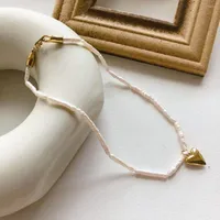 Cadenas Collar de perla natural de agua dulce boutique con gargantilla colgante de coraz￳n de oro chapado en oro