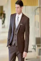 Nouveau nouveau deux boutons Brown Wedding Groom Tuxedos Peak Lapel Groomsmen Men Suits Prom Blazer JacketPantsVesttie 0324119348