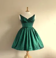 2018 Emerald Green Taffeta Robes de bal longueur de genou sexy vneck courte robe de demoiselle d'honneur pour la fête Robes Homecoming1733300