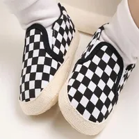 Primeiros caminhantes sandq meninos de tela sapatos de tela sólida preta branca slip de xadrez em berço anti-vislip casual zapatos chaussure 0-12m Toddle267C
