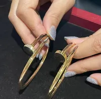 Klassiska armbandsdesigner Gold Silver Nail Armband Titanium Steel Cuff Fashion Bangle Nlay Diamond Armband Womens Mens Love Jewel Gift C870 med Red Box