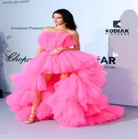 Kendall Jenner Fuchsia Pink High Low Low Evening Jurken Strapless Tiered Tule Formal Celebrity Party Dress 2022 Luxe Puffy Long PR6221982
