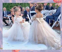 Lace Flower Girl Dress Bows Children039s Primer vestido de comunión Princesa Tul Tul Ball Gown Fiesta de bodas FS97809344566
