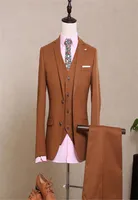 Brown Wedding Tuxedos 2019 Two Button gekerbte Revers Slim Fit Groomsmen Tuxedo