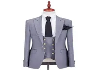 Helt ny gr￥ brudgum Tuxedos Peak Lapel Groomsmen Mens Wedding Dress Popular Man Jacket Blazer 3 Piece SuitjacketPantsVestie6443084