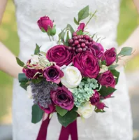 2017 Romantiska brudbuketter Bourgogne Rose Berry Handmade Artifical Flower Bouquet Wedding Bridesmaid Ramo Novia Bouquet9941344