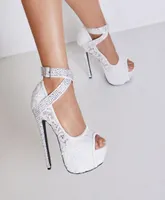 2019 Sapatos de moda de moda Peep Toes Plataforma de saltos altos sapatos de senhoras sapatos la￧os brancos estiletto salto mulheres bombas sapatos de casamento2826068