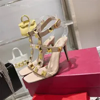 valentinoes shoe Designer V Sandals Fashion Valentinoity Rivet Ankle Strap Heel Slides Woman High Heels Shoes Luxury Leather dsfgvcv
