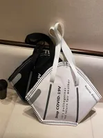 PB0007 جديدة للأزياء الشخصية الإبداعية الوجه الإبداعي مصمم حقيبة اليد حقيبة الكتف حقيبة تسوق كبيرة 2Colors SA7450775