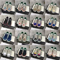Tennis 1977 Canvas Shoes Natual Luxurys Designers Womens Shoe Italy Green and Red Web Stripe Rubber Sole Sole Stretch Low Top Top Mens Sneakers2022
