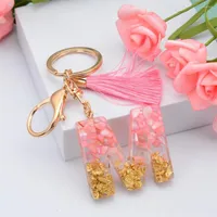 Keychains Exquisite Pink Tassel Gold Foil 26 Letter Pendent Keychain voor Girl Resin Keyrings Women Bag Ornamant Accessoires Geschenken