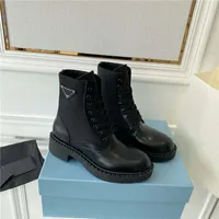 2023 Lüks ayak bileği bot fırçalanmış deri ve yeniden nylon botları kadınlar Martin Boots Motosiklet Boot Boot Boot Boot Booties patik Düz Ayakkabı