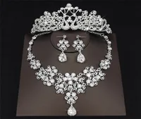 2018 Newest Drop Rhinestone Wedding Jewelry Set Necklace Crown Tiaras Crown Earrings Headwear Beading Three Piece Party Bridal Acc8072575