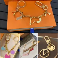 Yeni lüks tasarımcılar anahtarlıklar elmas tasarımcıları ile mektuplar anahtarlık araba araba anahtar zinciri kadınlar toka takı anahtarlık çantaları kolye hediyesi