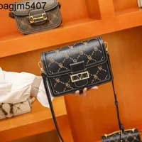 Tote Bsg Factory Wholesale and Retail 2020 New Embroidered Small Square Bag One Shoulder Msenger Fashion Women's Fashion Square High Quality