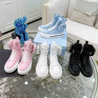 Designers Women Casual Shoes With Bag Newest Wheel Re-Nylon Sneakers Combat Boots Platform Shoes White Black Brown Lace Up Runner Trainersn Prads
