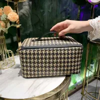 Big Lady Lattice Cosmetic Bags Fashion Make -uptas Vrouwen Designers Toiletische Travel Pouch Dames Portemonnees Geschenkmake -up case