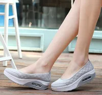 Shase tenis أحذية غير رسمية أشكال السميكة منخفضة الكعب المرأة ممرضة اللياقة البدنية أحذية ويدج سوينغ الأحذية moccasins بالإضافة إلى الحجم 5875598