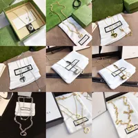 20 estilo collar colgantes de diseño de lujo diseñadores cartas de acero inoxidable para mujeres joyas de boda sin caja