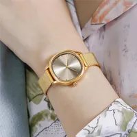 腕時計の女性の小さなゴールドウォッチ2022ファッションカジュアルシンプルデザインラグジュアリークォーツエンゲージメントパーティーギフト