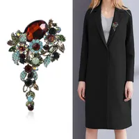 Brooches European And American Fashion Retro Large Crystal Glass Brooch High-end Atmosphere Collar Pin Clothing Accessories
