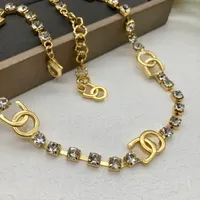 Neu gestaltete Messing Halsketten Anhänger Tennis Abschluss Vintage Crystal Diamond D Buchstaben Halsketten Frauen All-Match Vogue Mode Armbänder Designer Schmuck N22X