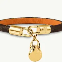 Feest gunst modeontwerper vrouwelijke armband charme immateri￫le luxe sieraden nieuwe magnetische buckle gouden lederen armband polsband horlogebakkoffer