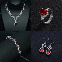 Exquisiti set di gioielli in cristalli rossi per le donne accessori per feste di nozze sposa Rhinestone Cubbico zircone Orecchini di collana di canottali anelli