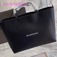 Designer Balencigas Shoulder Bags For Women's Online Store Shopping bag This is really super beautiful and ve Y915