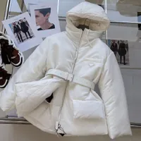 Moda üçgen uzunluk aşağı ceketler kadın kışlık ceketleri sıcak parka giyim tasarımı beyaz ördek aşağı bel kemeri seksi figür