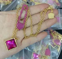 Neu gestaltete rosa Nadel Halsketten Ohrstollen Ohrring Medusa Kopf Porträt Muster Anhänger Damen Schmucksets Banshee 18K Gold plattiert Designer Schmuck Cyvn -32
